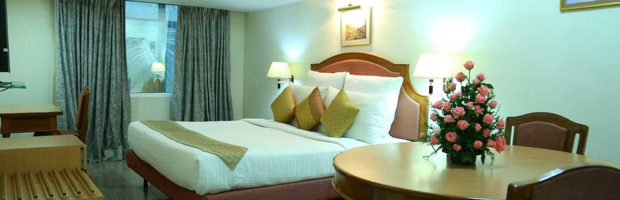Saj Luciya -A Classified 4 Star Hotel Thiruvananthapuram Екстериор снимка